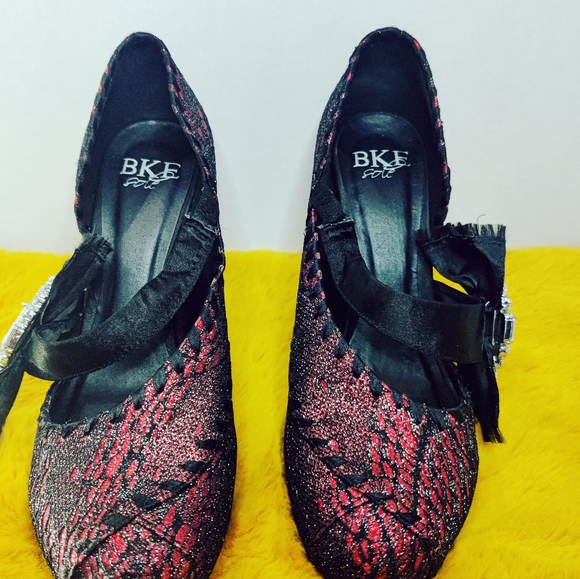 BKE **HOLIDAY RED HEEL PUMP** GLITZ AND GLAMOR *8 1/2* - Picture 12 of 13